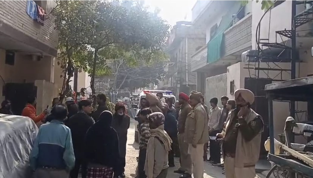 जालंधर के भार्गव कैम्प मैं नशे को लेकर दो पक्षों मैं पथराव, पढ़े पूरी ख़बर